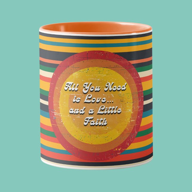Allt du behöver är Kärlek och Faith’ Retro Mugg (All You Need is Love and Faith" Retro Mug)