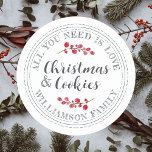 Allt du behöver är Kärlek och julkakor Runt Klistermärke<br><div class="desc">Rustiska och moderna hemmade bakade varor-dekaler med texten "allt du behöver är kakor av kärlek & christmas" och ditt namn i osvart, handskrivet manusjografi och modern typografi på vit bakgrund med en snyggt kranbär sprig. Lägg bara till din familj namn och produkten namn på etiketten. Enbart designad för dig av...</div>