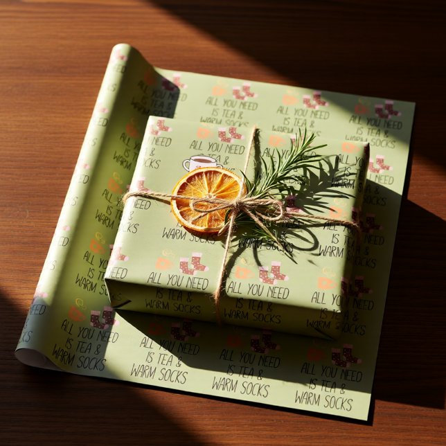 Allt Du Behöver Är Te & Varmstrumpor Mysig Höst Presentpapper (All You Need Is Tea & Warm Socks Cozy Autumn Wrapping Paper)