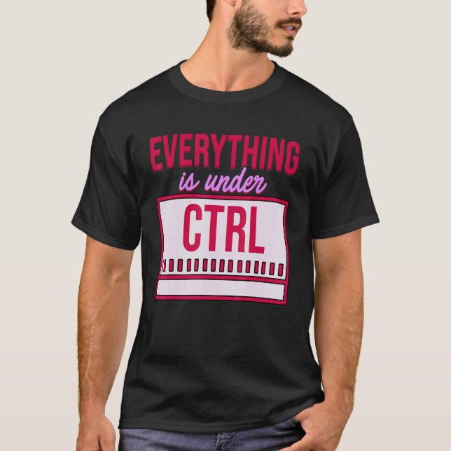 Allt finns under kodprogramvara för kontrollprogra t shirt (Framsida)