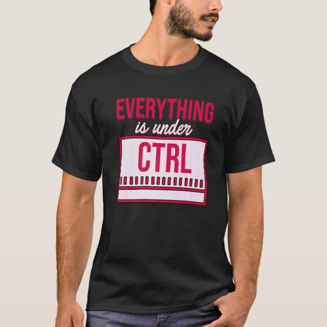 Allt finns under kodprogramvara för kontrollprogra t shirt (Framsida)