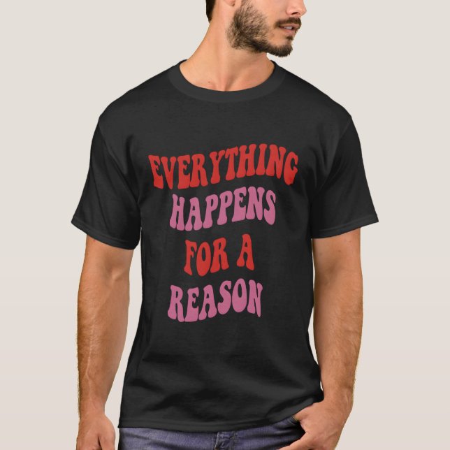 Allt händer av en anledning, färgstark text t shirt (Framsida)