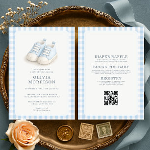 Allt i en blå barnskor Gingham Baby Shower Inbjudningar