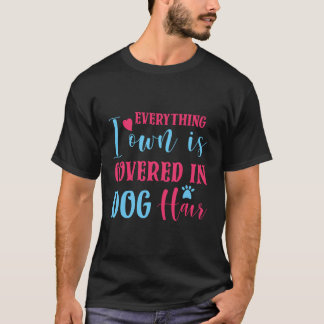 Allt jag äger täcks i Hund Hair Rolig hund T Shirt