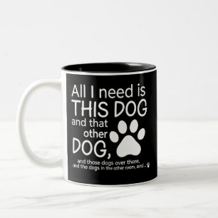Allt jag behöver är denna hund Känslighetspresent Två-Tonad Mugg