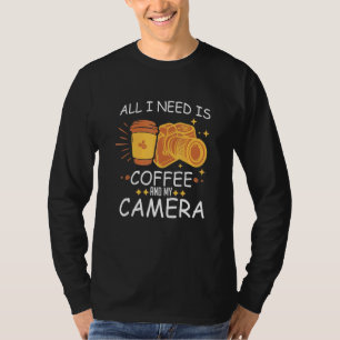 Allt jag behöver är kaffe och kameramotografi D T Shirt