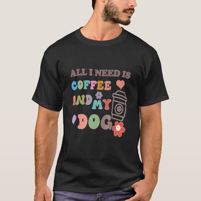 Allt jag behöver är kaffe och min hund t shirt (Framsida)