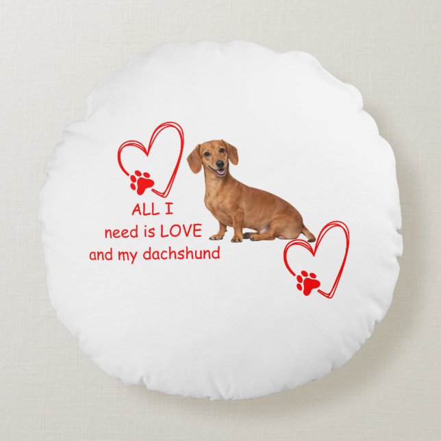 "Allt jag behöver är kärlek och min dachshund" Run Rund Kudde (Framsidan)