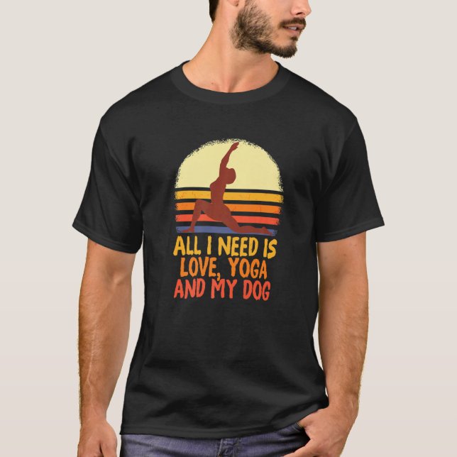 Allt jag behöver är Kärlek och Yoga och Hund Yoga T Shirt (Framsida)