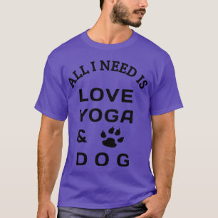 Allt jag behöver är kärlek yoga och hund familj t shirt