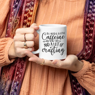 Allt jag behöver är koffein och koffein. kaffemugg