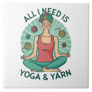 Allt jag behöver är Yoga och Yarne Phrase Kakelplatta
