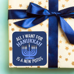 Allt jag vill ha för Hanukkah är en ny president Fyrkantigt Klistermärke<br><div class="desc">Allt jag vill ha för Hanukkah är en ny POTUS. En ny president skulle vara en underbar gåva till denna judiska person. En coola antitrumpomdöme för en jude som vill skada Donald Trump. Stå emot denna politiska utformning för Chanukah.</div>