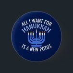 Allt jag vill ha för Hanukkah är en ny president Knapp<br><div class="desc">Allt jag vill ha för Hanukkah är en ny POTUS. En ny president skulle vara en underbar gåva till denna judiska person. En coola antitrumpomdöme för en jude som vill skada Donald Trump. Stå emot denna politiska utformning för Chanukah.</div>