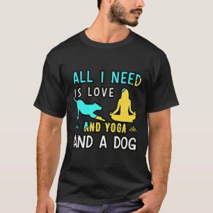 Allt som behövs är kärlek och Yoga och hund 9 T Shirt