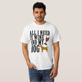 ALLT SOM JAG BEHÖVER, ÄR VIN OCH MIN HUND TRÖJA. T-SHIRT
