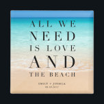 Allt vi behöver är kärlek och strandbröllop magnet<br><div class="desc">Vackra magneter med strandtema som bröllopsgåva med texten "Allt vi behöver är kärlek och stranden". Anpassade med era namn och bröllopsdatum.</div>
