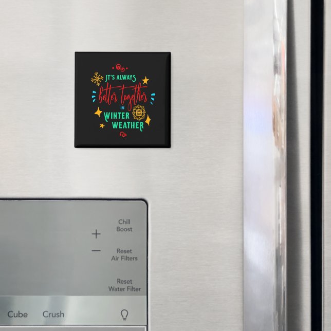 Alltid bättre tillsammans i Winter Weather Julafto Magnet (In Situ (Fridge))