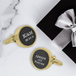 Alltid och för Bröllop Black Monogram Groom Guldpläterade Manschetterknappar<br><div class="desc">I personlig bröllop-kufflänkformgivningen för brudgummen finns ett monogram av parets datum initialer och bröllop med ordalydelsen "Alltid och Förr". Svartvit och svart text färger kan ändras för att samordna med alla bröllop färg-program.</div>