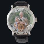 Alltid på minnes minnen Fotobevakning Armbandsur<br><div class="desc">Personligen minns fotoklockan (eller anpassa efter vad du vill). Mallen är inställd så att du kan lägga till ett eget foto och du kan även redigera all text om du vill. Ordalydelsen sitter på ett halvgenomskinligt gräns-överlägg ovanför fotot. Exempeltexten lyder "alltid i mitt sinne ... för alltid i mitt hjärta"...</div>