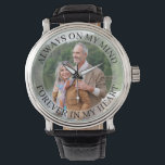 Alltid på minnes minnen Fotobevakning Armbandsur<br><div class="desc">Personligen minns fotoklockan (eller anpassa efter vad du vill). Mallen är inställd så att du kan lägga till ett eget foto och du kan även redigera all text om du vill. Ordalydelsen sitter på ett halvgenomskinligt gräns-överlägg ovanför fotot. Exempeltexten lyder "alltid i mitt sinne ... för alltid i mitt hjärta"...</div>