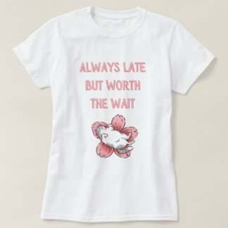 Alltid sen men värd att vänta - Lazy-kattdesign T Shirt
