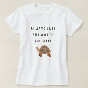 Alltid sen, men värd att vänta tortoise design t shirt