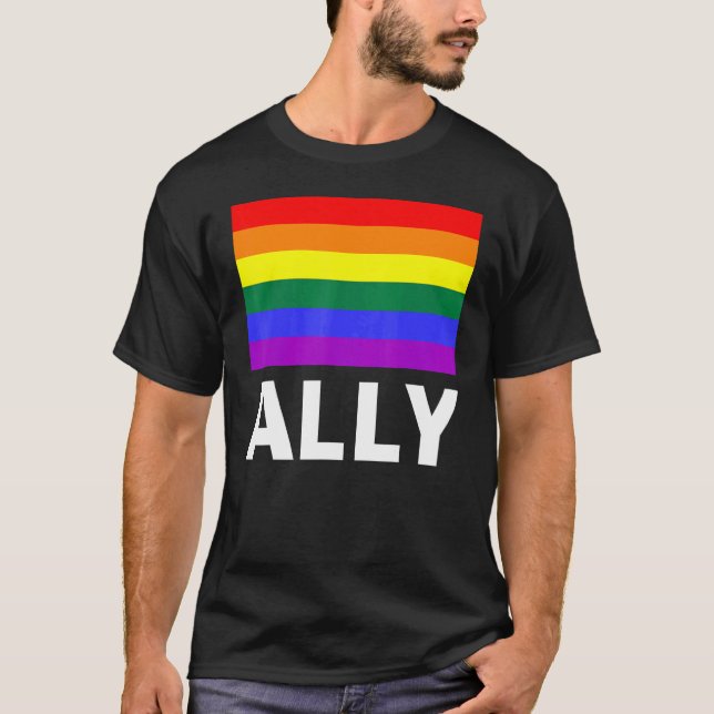 Ally med regnbåge t shirt (Framsida)