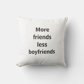 Almohada more friends less boyfriends kudde