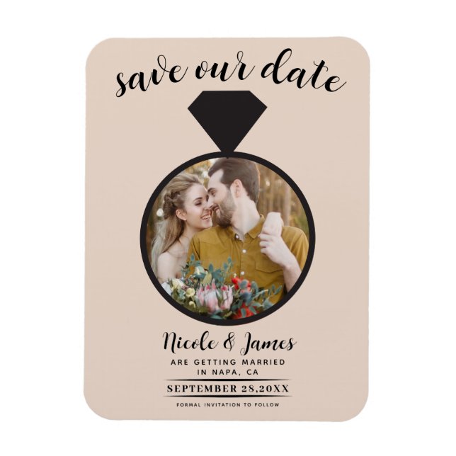 Almond Bisque Bröllop Ring Photo Save Date Magnet (Vertikal)