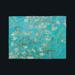 Almond Blommar Van Gogh Fleecefilt<br><div class="desc">Vintage reproduction av Almond Blommar av Vincent van Gogh,  1890. Det visar det blomstrande mandeln träd grenar mot himlar. Almond träd blommar tidigt i vår och symboliserar början till nytt liv. Van Gogh gjorde den här målningen som en gåva till sin nyfödda brorson.</div>