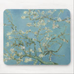 Almond Blommars av Vincent Van Gogh Musmatta<br><div class="desc">Almond Blommars av Vincent Van Gogh, olja på canvas 1890, är en målning av grenar på ett mandeln träd med små, blommande vita blommor mot ett klart och tydligt blå himmel. Subjekt sprider sig över hela bild flygplan som om det skulle växa upp ur det, målat med den imponerande bilden...</div>