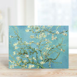 Almond Blommars | Vincent van Gogh Kort<br><div class="desc">Almond Blommars (1890) av den nederländska konstnären Vincent van Gogh (1853-1890). Van Gogh's Almond-Blommar målar upp känsliga vita blommor mot ett vibrerande turkos himmel, symboliserar nytt liv och förnyelse. Den japanska konstens inspiration, elegant grenar och flytande linjer skapar en känsla av lugn och naturskönhet. Med de texturerade penseldragen och det...</div>