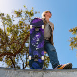 Aloha, coola, typografi lila blåfenad ananas, ombr mini skateboard bräda 18,5 cm<br><div class="desc">Aloha. Ta med en bit av de hawaiiska öarna till gatorna i din stad när du användor denna ljusa färgad, chic, strejk, snyggt, modernt sport på skateboard, skarp, vit handskriven typografi över en stressad grafik, lila blå ananas mönster över en svart bakgrund. Gör en roligt och snyggt påstående varje gång...</div>