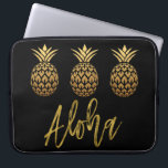 Aloha Tropical Pineapple Black and Gold Foil Laptop Fodral<br><div class="desc">Aloha Faux Guld Typography och Tropical Pineapple Fodral är en roligt i sol stil.</div>