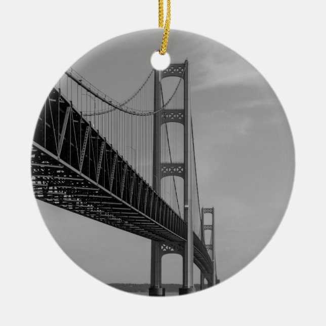 Along Mackinac Bridge Grayscale Julgransprydnad Keramik (Framsidan)