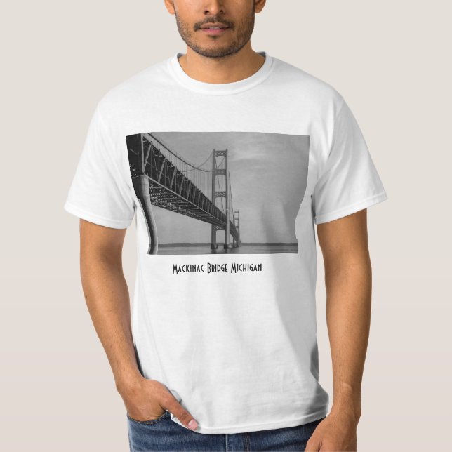 Along Mackinac Bridge Grayscale T Shirt (Framsida)