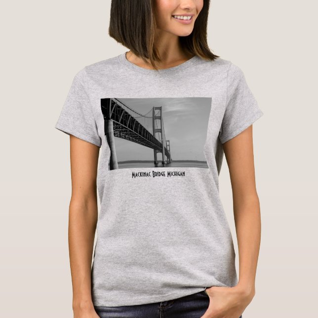 Along Mackinac Bridge Grayscale T-Shirt (Framsida)