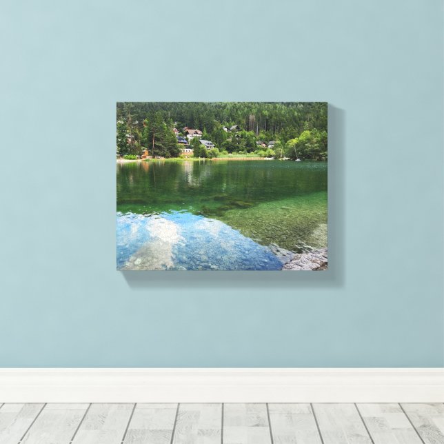 Alp sjö by – Kristallklart vatten berg Canvastryck (Insitu (trägolv))