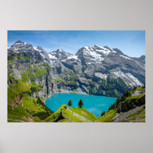 Alp sjö Oeschinensee i Schweiz Poster