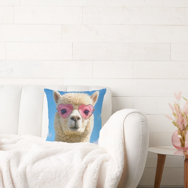 Alpacka som bär rosa hjärtformade glasögon kudde (Soffa)
