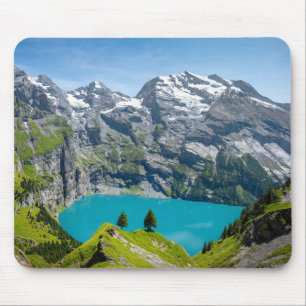 Alpsjö Oeschinensee i Schweiz Musmatta