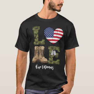 Älska Vår Amerikanska Flagga Hjärta Militär Presen T Shirt