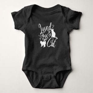 Älskad Av Min Katt I Vitt T Shirt