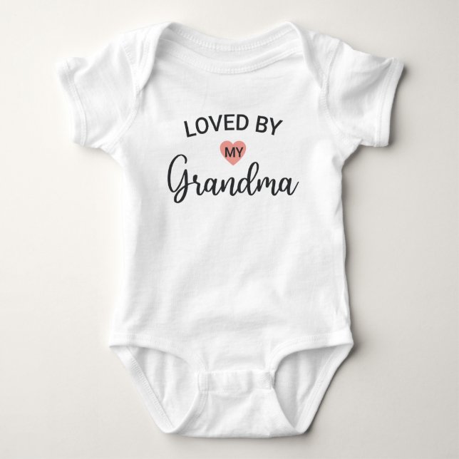 Älskad av min mormor t shirt (Framsida)