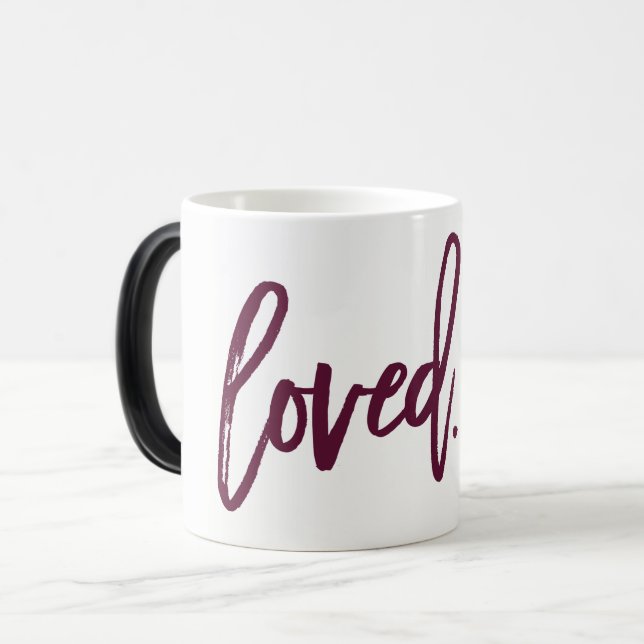 Älskad. Burgunder Modern Trendig Skript Typografi Magisk Mugg (Framsida vänster)