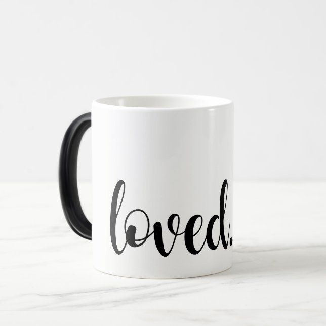 Älskad. Modern Trendig Skript Typografi Typ Magisk Mugg (Framsida vänster)