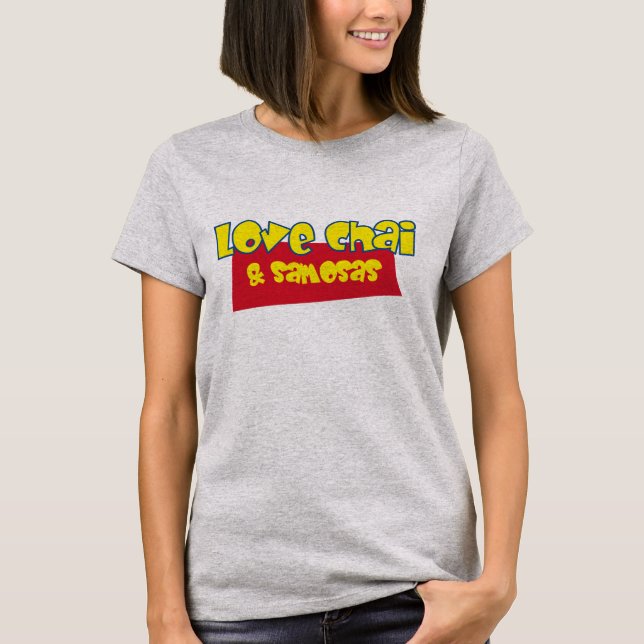Älskar Chai Och Samosas Tee - Rolig Indisk Desi (Framsida)