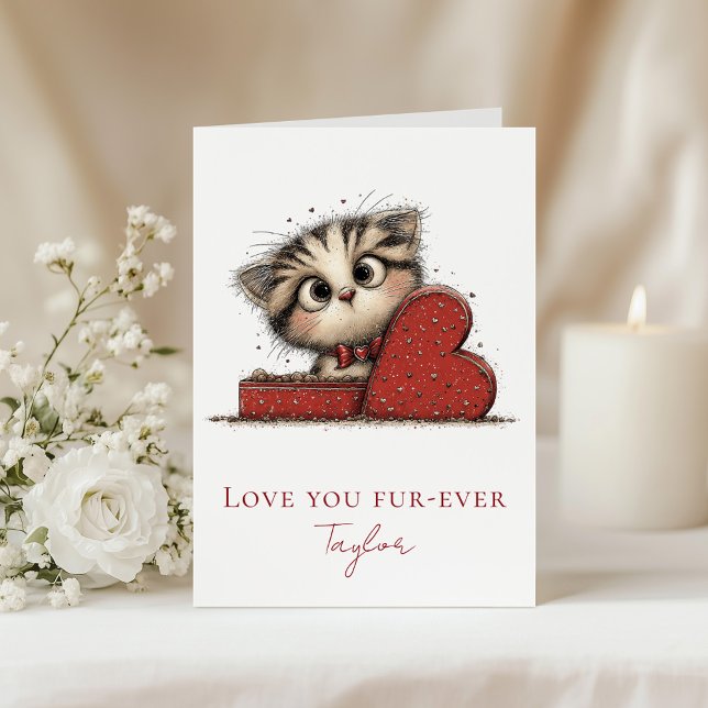Älskar Dig För Evigt Rolig Katt Alla Hjärtans Dags Helgkort (Love You Fur-Ever Funny Cat Valentine Folded Card on a table with white flowers)