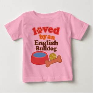 Älskat av en engelsk bulldogg (hund aveln) t-shirt